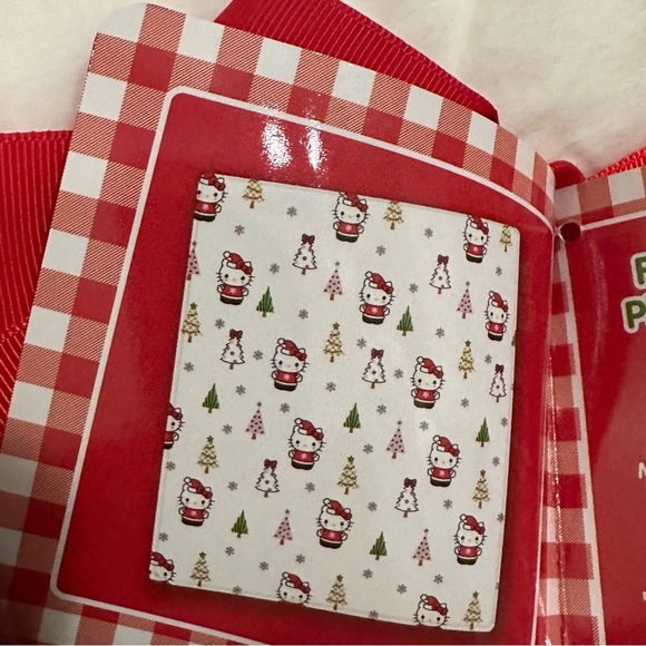 Hello Kitty & Friends Christmas Throw - Picture 5 of 5